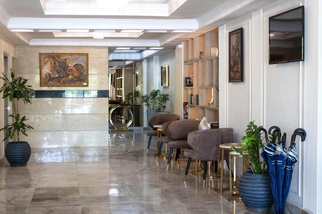 Orient Hotel Bischkek Exterior foto